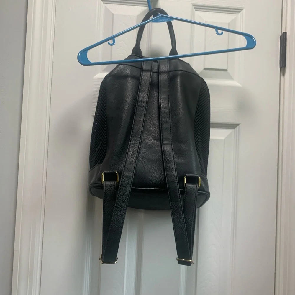 Backpack - Picture 4 of 6